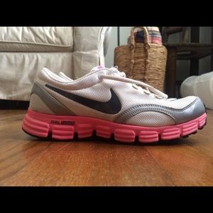 Women’s Nike Dual Fusion 8.5